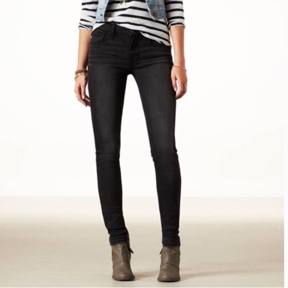 AMERICAN EAGLE OUTFITTERS SKINNY JEANS BLACK SIZE 4